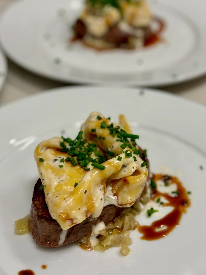 Steak Plate with Sauce and Garnish prepared as a Jetfinity catering selection
